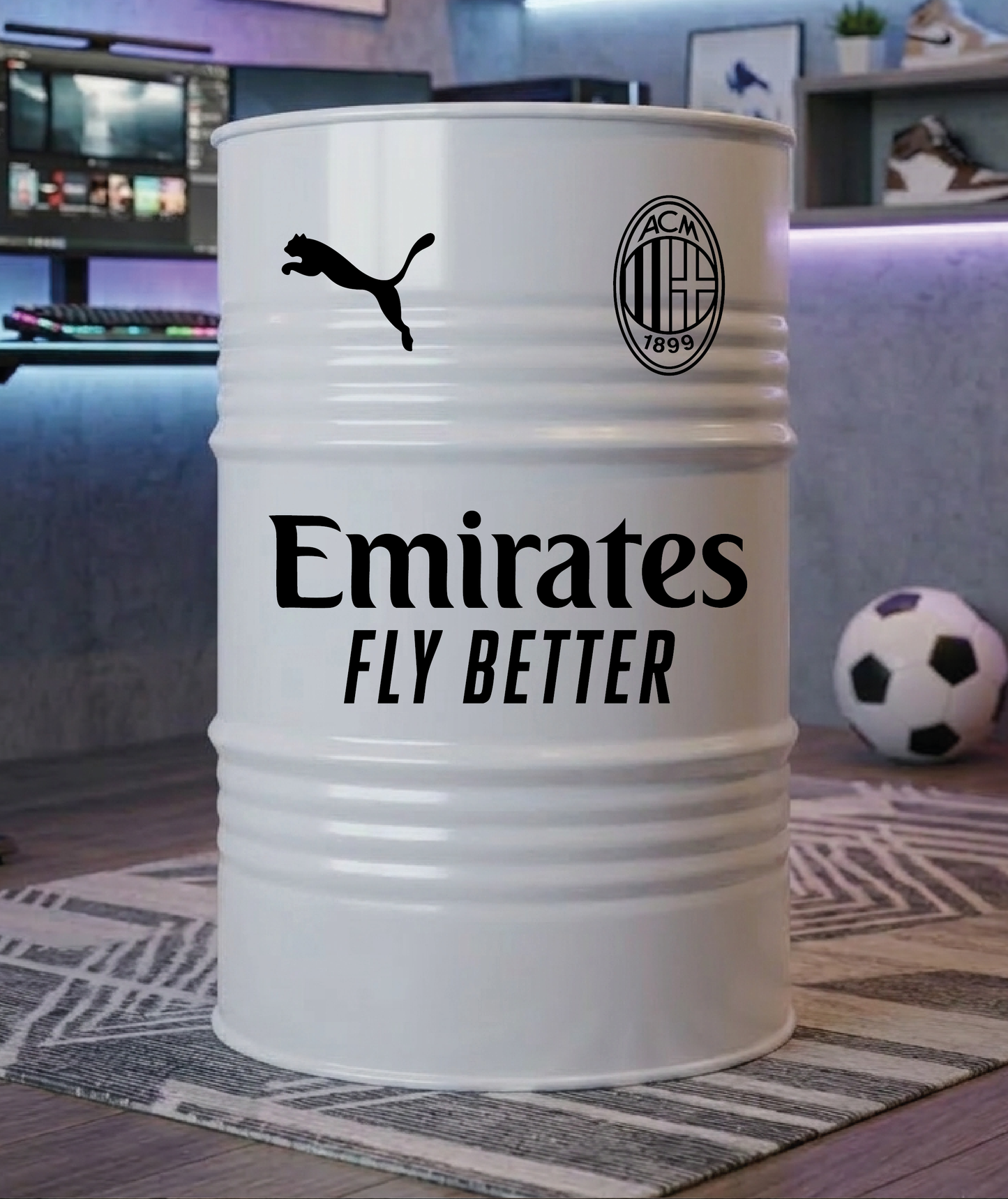 Baril décoratif avec stickers AC Milan et visuel secondaire Puma 