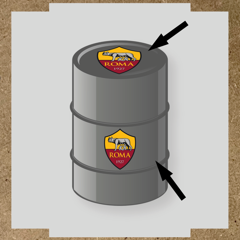 Kit de deux stickers vinyle pour baril avec logo romain sur un baril gris, un sticker sur le dessus et un autre sur le côté.