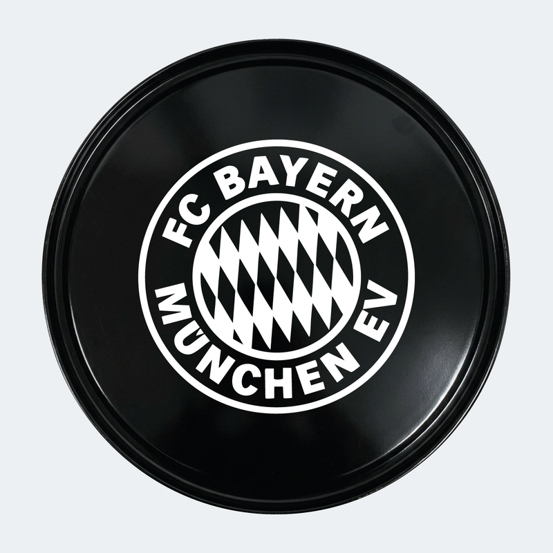 Vue du dessus d’un baril avec sticker principal FC Bayern München 