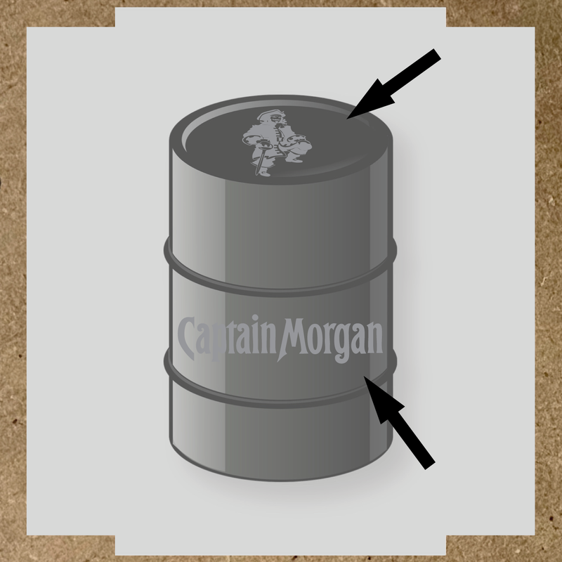 Kit de 2 stickers pour baril Captain Morgan, un avec un personnage de pirate sur le haut et l'autre avec le nom 'Captain Morgan' au bas. couleur:argent