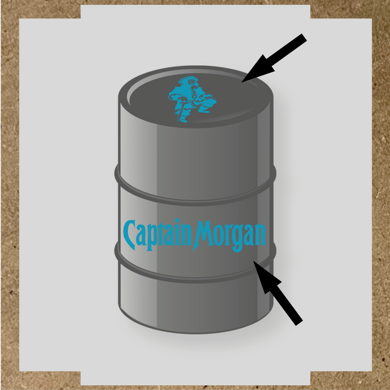 Kit de 2 stickers pour baril Captain Morgan, un avec un personnage de pirate sur le haut et l'autre avec le nom 'Captain Morgan' au bas. couleur:bleu azur
