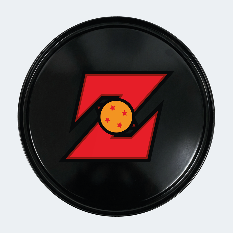 Vue de face d’un baril décoratif avec sticker inférieur Kit de 2 stickers Dragon Ball Z logo pour baril décoratif
