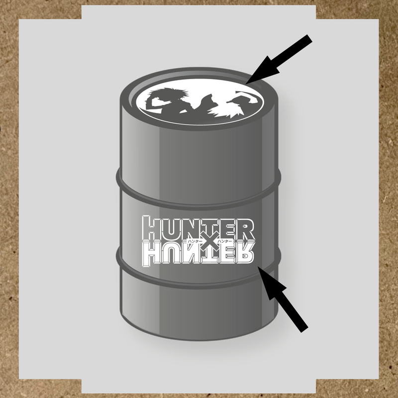 Kit de 2 stickers pour baril, incluant des silhouettes de personnages et le logo 'HUNTER' en lettres stylisées, sur un baril circulaire. couleur:blanc