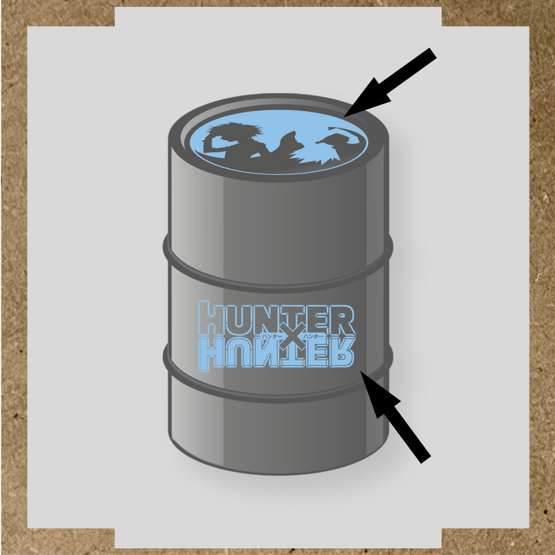 Kit de 2 stickers pour baril, incluant des silhouettes de personnages et le logo 'HUNTER' en lettres stylisées, sur un baril circulaire. couleur:bleu pastel
