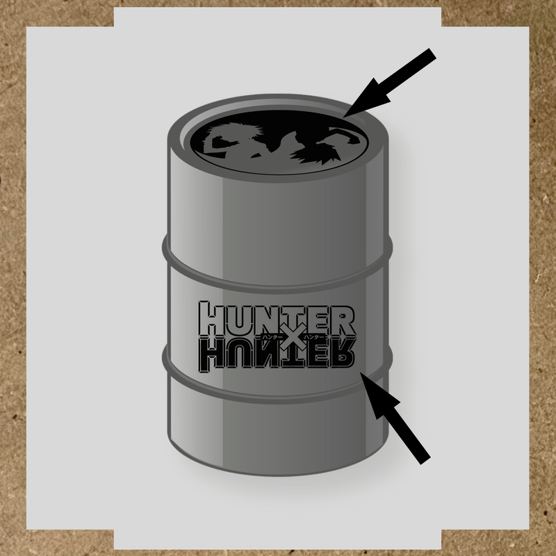 Kit de 2 stickers pour baril, incluant des silhouettes de personnages et le logo 'HUNTER' en lettres stylisées, sur un baril circulaire. couleur:noir