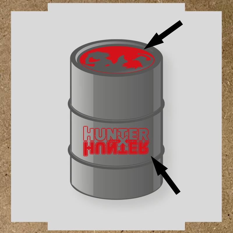 Kit de 2 stickers pour baril, incluant des silhouettes de personnages et le logo 'HUNTER' en lettres stylisées, sur un baril circulaire. couleur:rouge