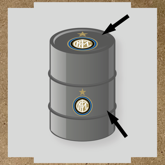 Kit de 2 stickers pour baril gris avec logo de l'Inter Milan, sur le dessus et le côté.