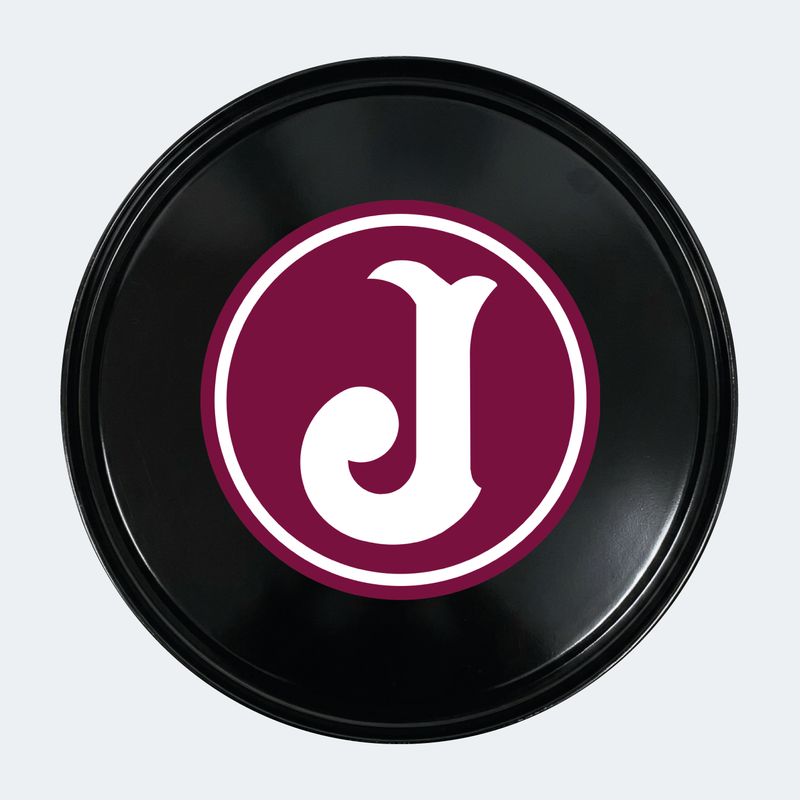 Vue de face d’un baril décoratif avec sticker inférieur Juventus