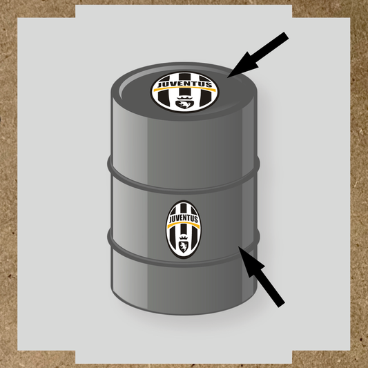 Kit de 2 stickers Juventus pour baril gris, comprenant deux logos Juventus positionnés sur le baril.