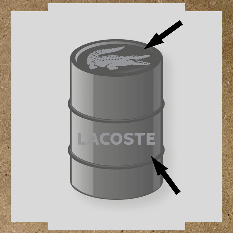 Illustration du kit de stickers pour baril LACOSTE, représentant un crocodile blanc et le texte 'LACOSTE' en blanc sur un baril. couleur:argent