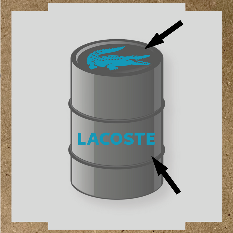 Illustration du kit de stickers pour baril LACOSTE, représentant un crocodile blanc et le texte 'LACOSTE' en blanc sur un baril. couleur:bleu azur