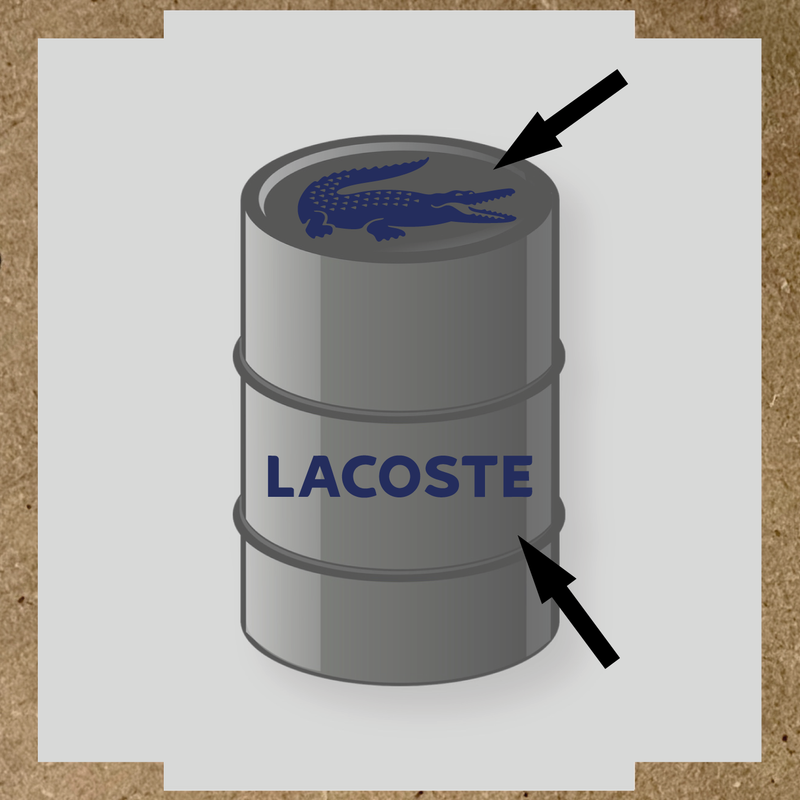 Illustration du kit de stickers pour baril LACOSTE, représentant un crocodile blanc et le texte 'LACOSTE' en blanc sur un baril. couleur:bleu nuit