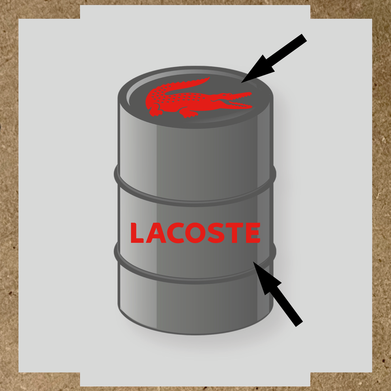 Illustration du kit de stickers pour baril LACOSTE, représentant un crocodile blanc et le texte 'LACOSTE' en blanc sur un baril. couleur:rouge vif
