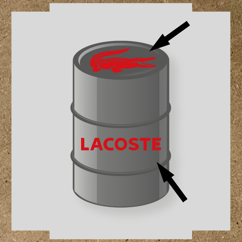 Illustration du kit de stickers pour baril LACOSTE, représentant un crocodile blanc et le texte 'LACOSTE' en blanc sur un baril. couleur:rouge