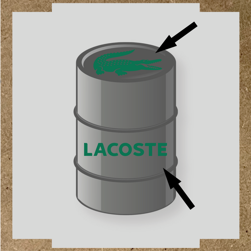 Illustration du kit de stickers pour baril LACOSTE, représentant un crocodile blanc et le texte 'LACOSTE' en blanc sur un baril. couleur:vert émeraude