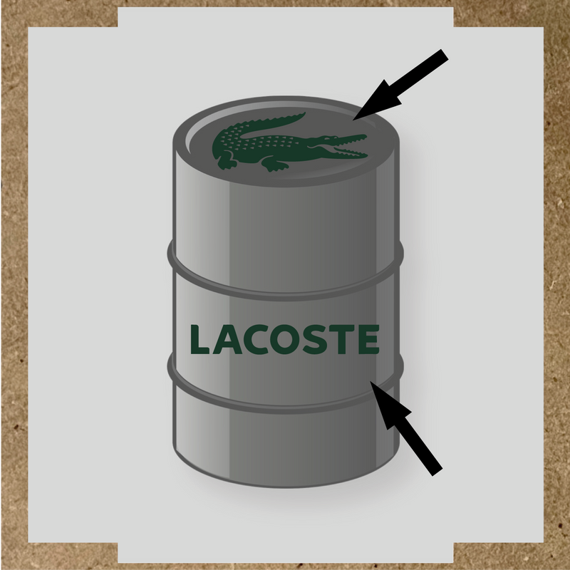 Illustration du kit de stickers pour baril LACOSTE, représentant un crocodile blanc et le texte 'LACOSTE' en blanc sur un baril. couleur:vert forêt