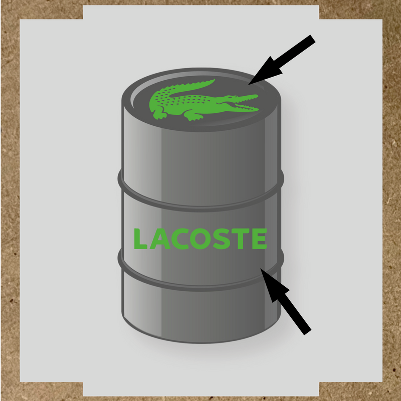 Illustration du kit de stickers pour baril LACOSTE, représentant un crocodile blanc et le texte 'LACOSTE' en blanc sur un baril. couleur:vert prairie