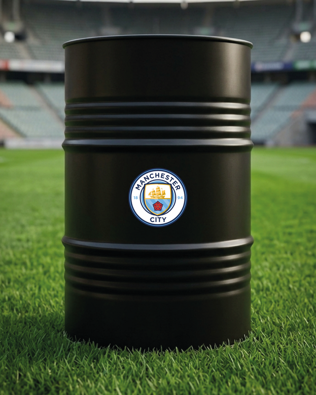 Mise en situation d’un baril décoratif avec kit de 2 stickers Manchester City