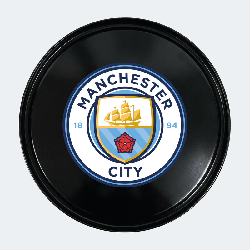 Vue du dessus d’un baril avec sticker principal Manchester City 