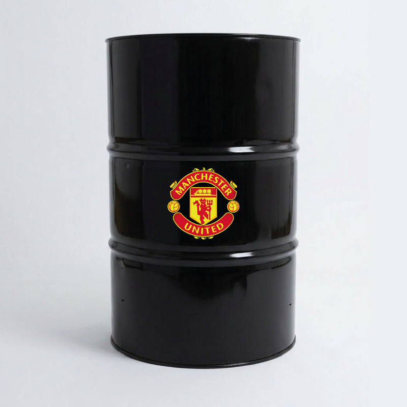 Vue du dessus d’un baril décoratif avec sticker supérieur Manchester United