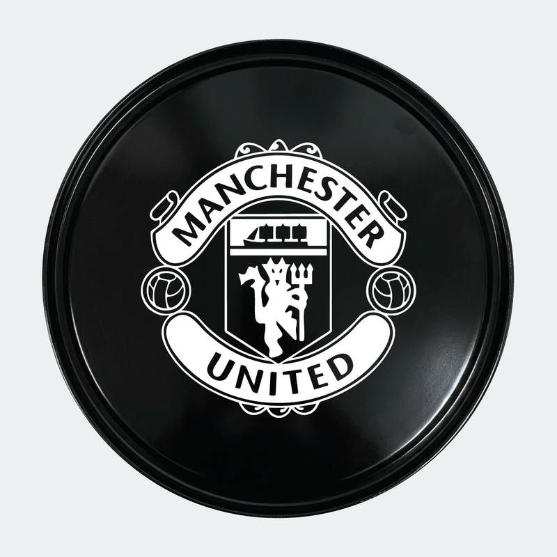 Vue du dessus d’un baril avec sticker principal Manchester United 
