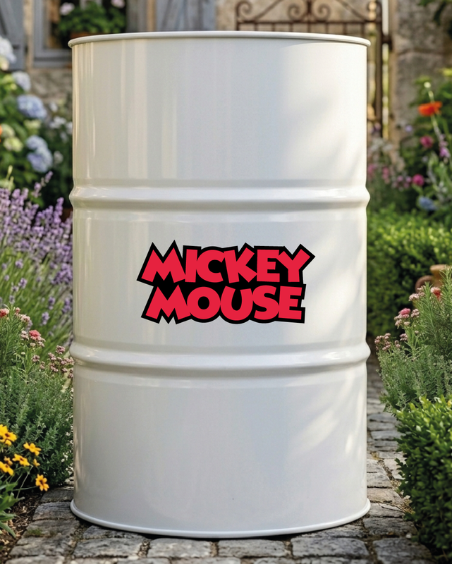 Mise en situation d’un baril décoratif avec kit de 2 stickers Kit de 2 stickers Mickey logo pour baril décoratif
