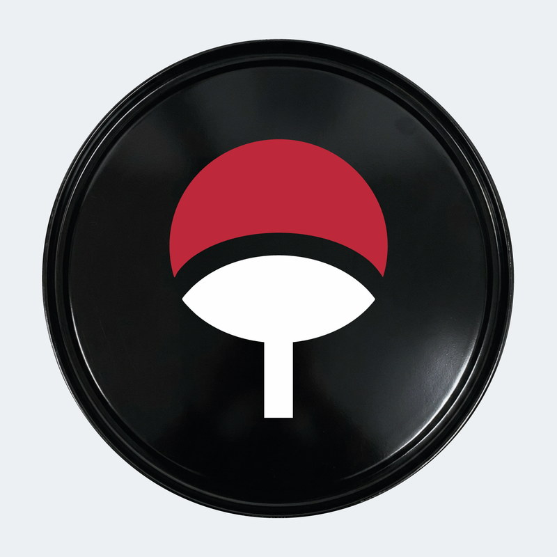 Vue de face d’un baril décoratif avec sticker inférieur Kit de 2 stickers Naruto Uchiwa logo pour baril décoratif