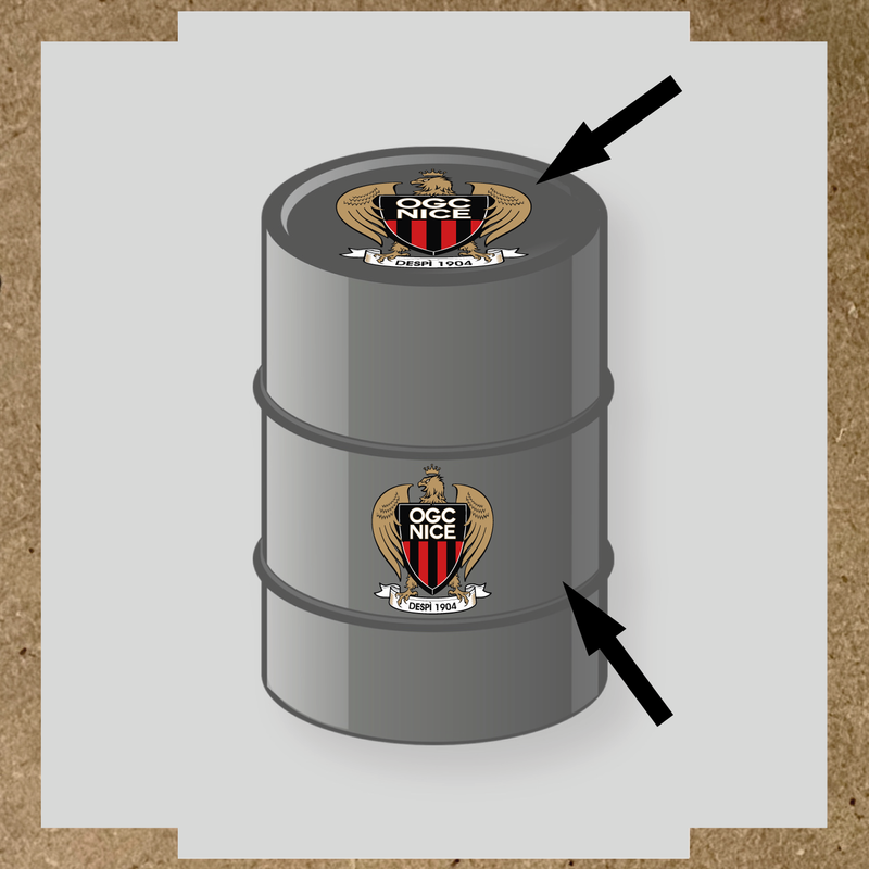 Kit de 2 stickers vinyle pour baril décoratif affichant le logo de l'OGC Nice sur un baril.