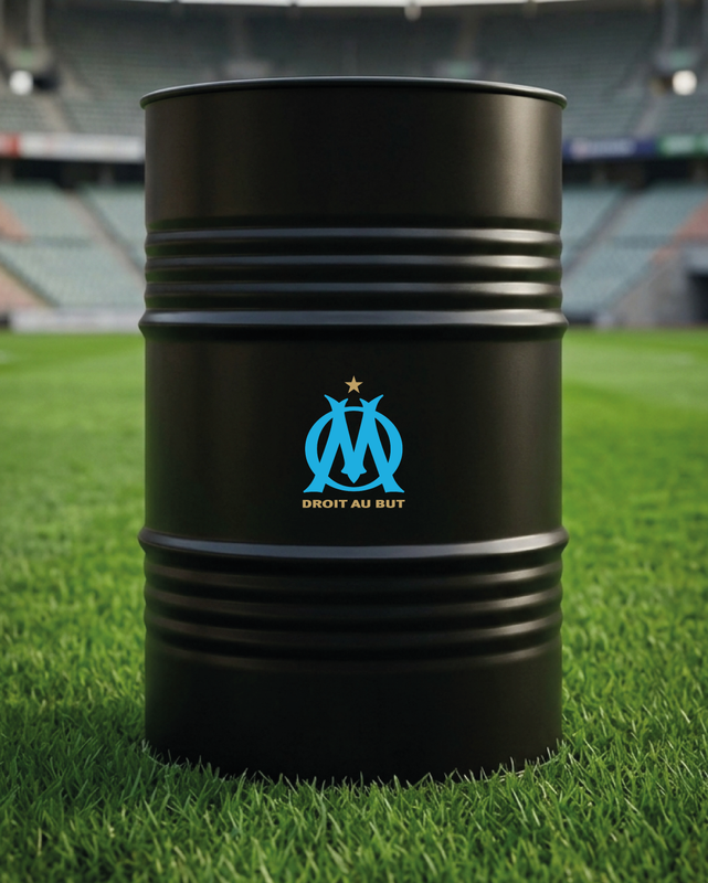 Mise en situation d’un baril décoratif avec kit de 2 stickers Olympique de Marseille 1972