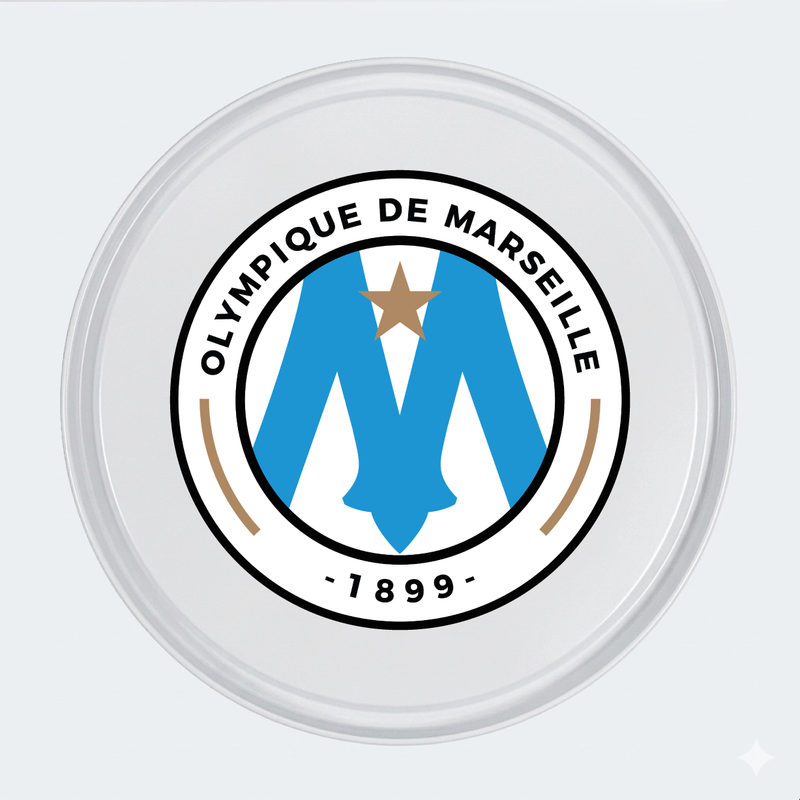 Vue de face d’un baril décoratif avec sticker inférieur OM design