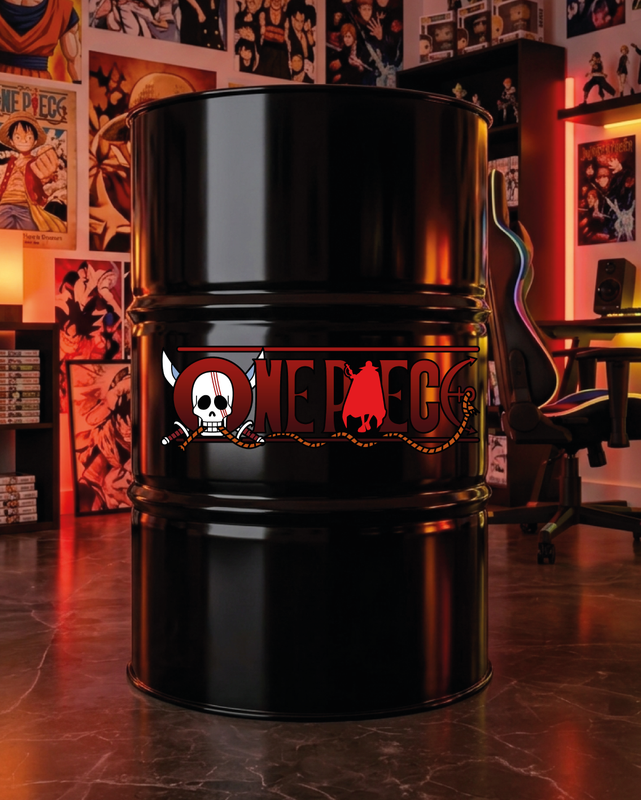 Mise en situation d’un baril décoratif avec kit de 2 stickers Kit de 2 stickers One Piece Shanks logo pour baril décoratif