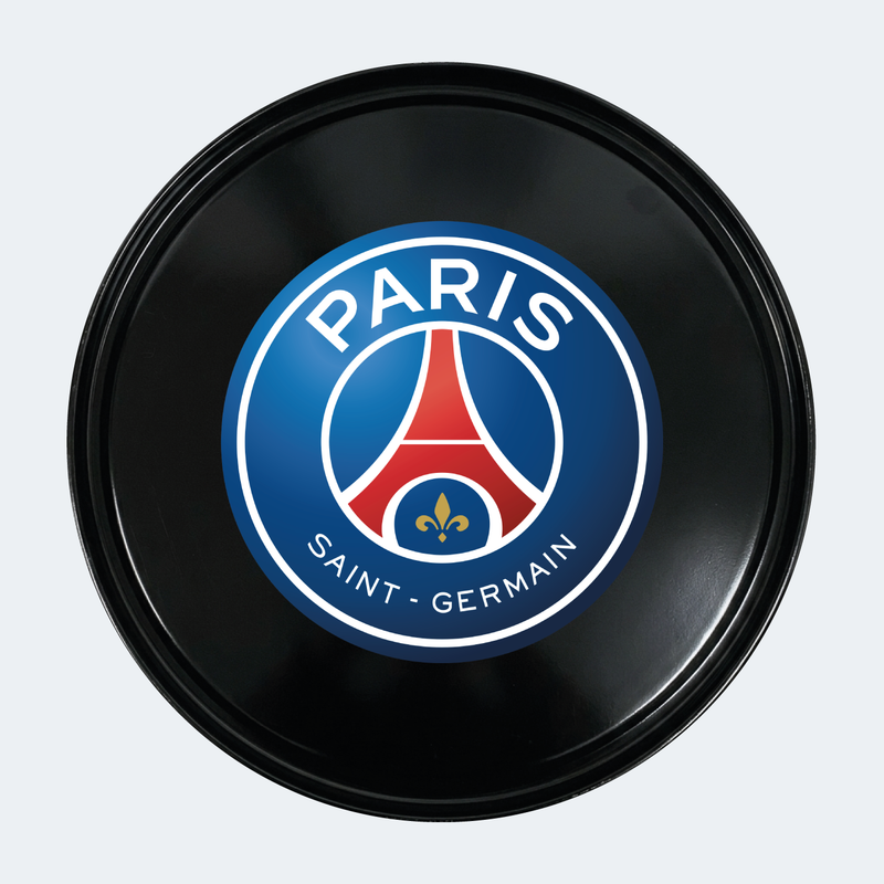 Vue du dessus d’un baril avec sticker principal Paris Saint-Germain 