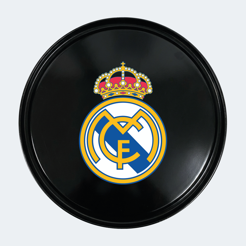 Vue de face d’un baril décoratif avec sticker inférieur Réal Madrid