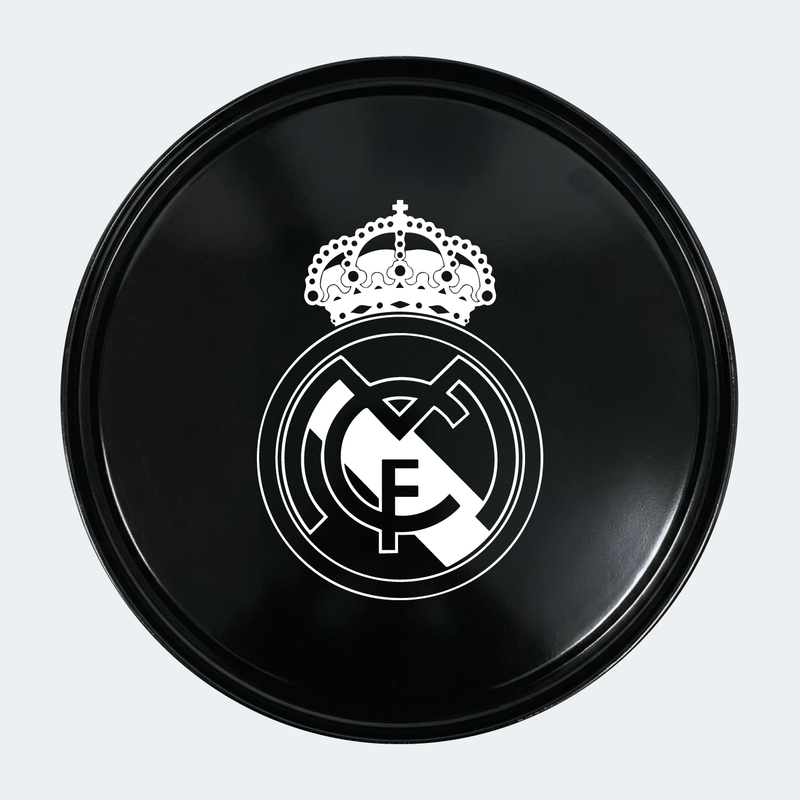Vue du dessus d’un baril avec sticker principal Real Madrid 