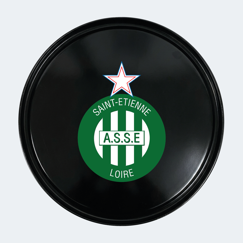 Vue de face d’un baril décoratif avec sticker inférieur Saint Etienne
